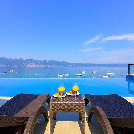 Cozy Stacaravan In Glavotok With Wifi