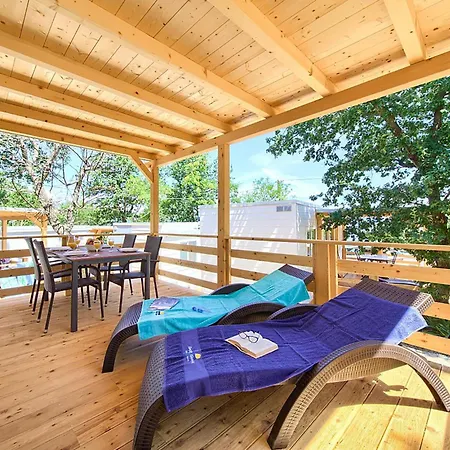 Cozy Stacaravan In Glavotok With Wifi Kemp Brzac