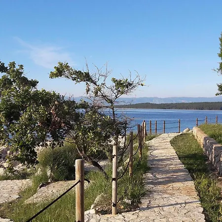 Cozy Stacaravan In Glavotok With Wifi Kemp Brzac