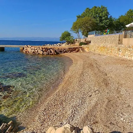 Cozy Stacaravan In Glavotok With Wifi