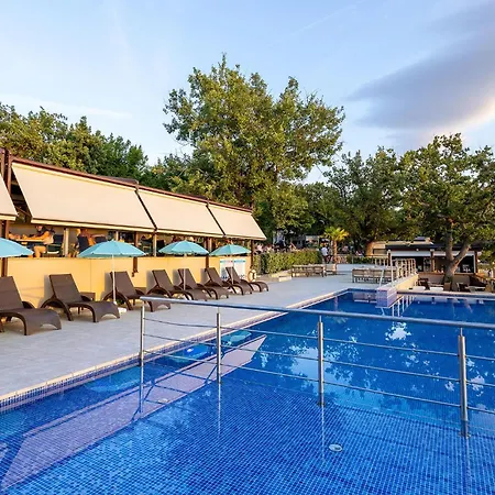 Cozy Stacaravan In Glavotok With Wifi Kemp Brzac